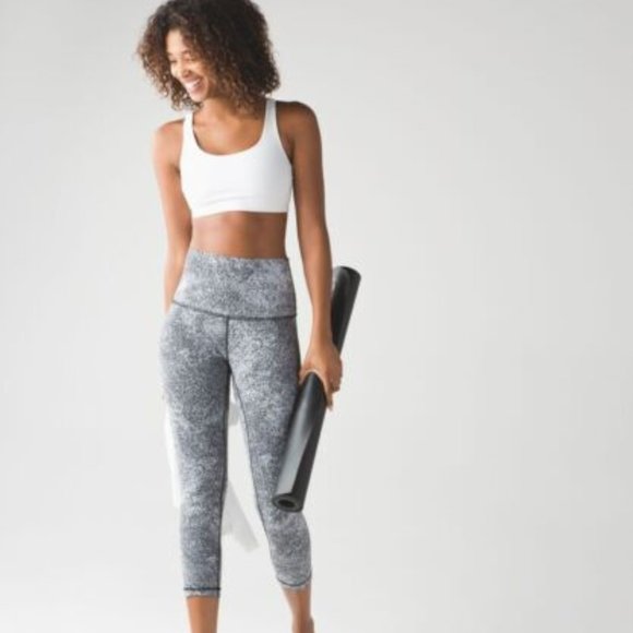 🖤🎉🖤 Lululemon Black White High Rise (looks Gray) Spray Dye Crops - Picture 8 of 8